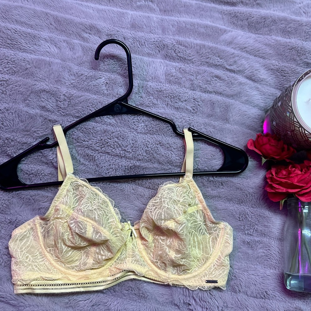 36D yellow lace unlined bra la vie en rose